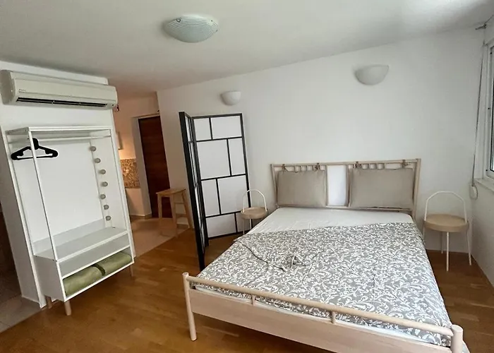 Nia Apartment